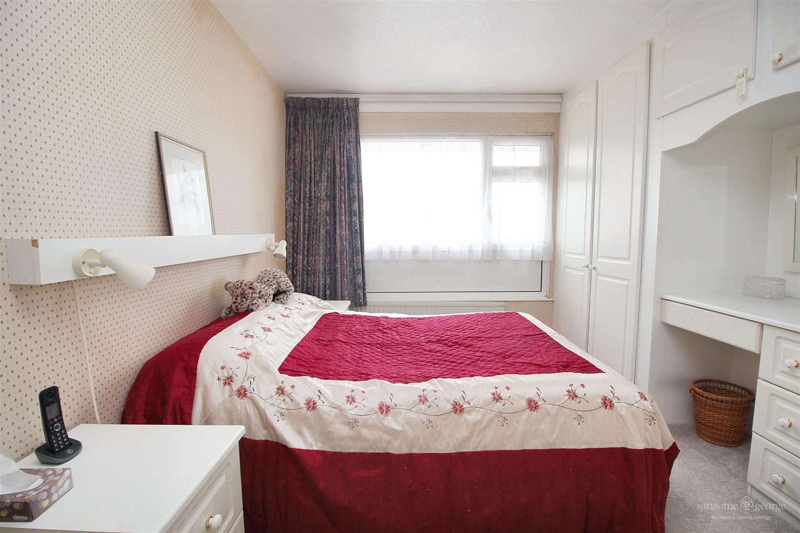 Fitzroy Crescent, Woodley, Reading